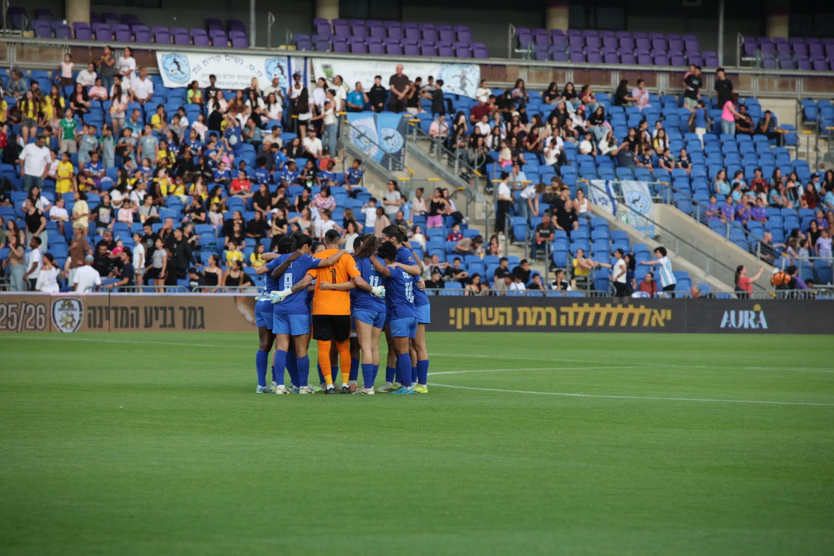 Maccabi Kishronot Hadera 2025/26 - squad huddle